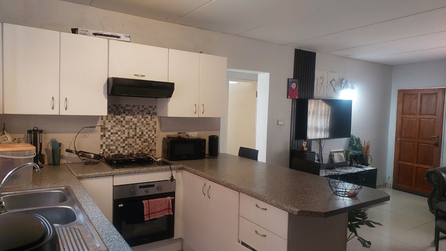 2 Bedroom Property for Sale in Chloorkop Gauteng