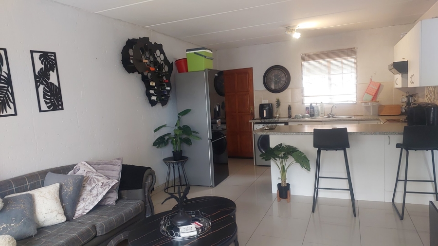 2 Bedroom Property for Sale in Chloorkop Gauteng