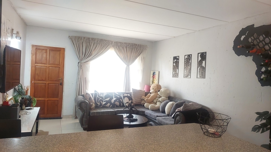 2 Bedroom Property for Sale in Chloorkop Gauteng