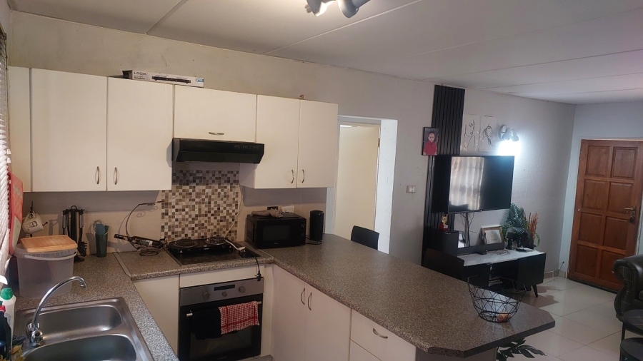 2 Bedroom Property for Sale in Chloorkop Gauteng