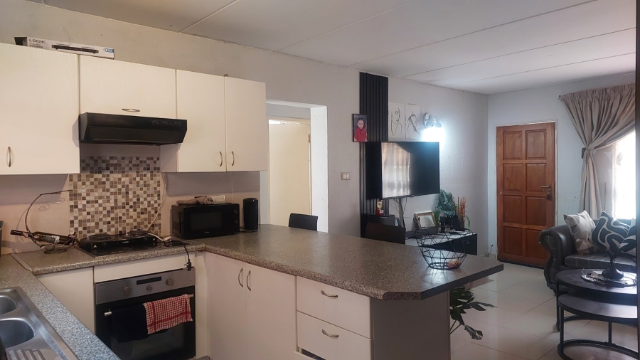 2 Bedroom Property for Sale in Chloorkop Gauteng