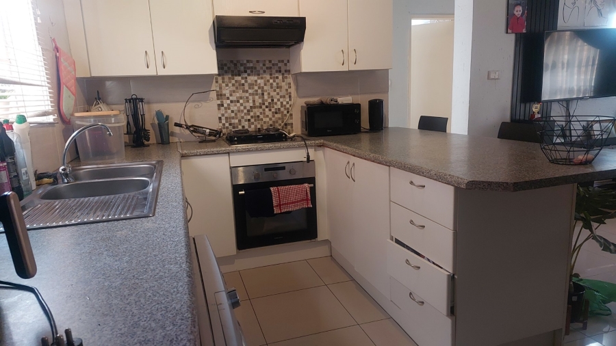2 Bedroom Property for Sale in Chloorkop Gauteng