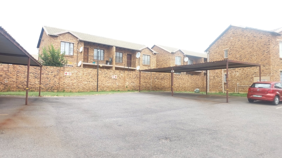2 Bedroom Property for Sale in Chloorkop Gauteng