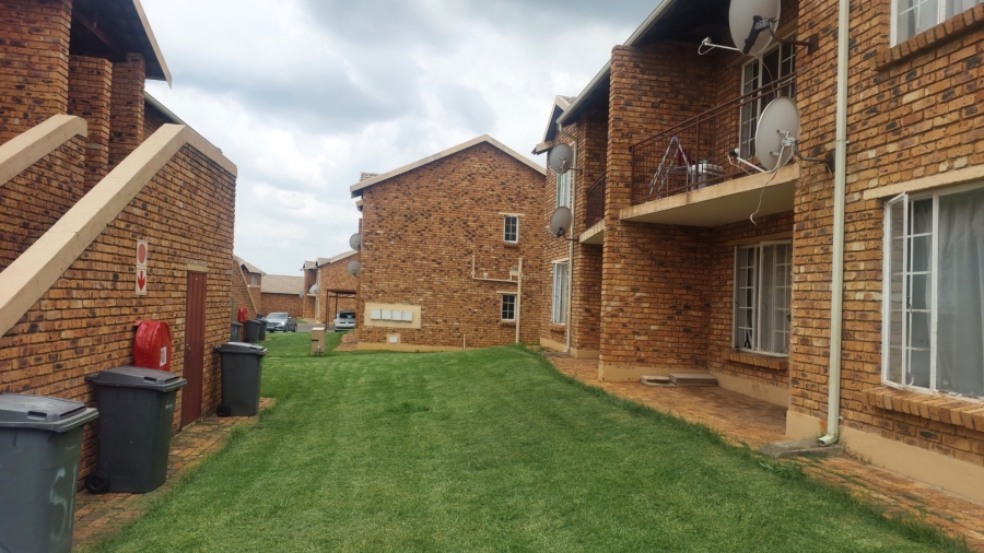 2 Bedroom Property for Sale in Chloorkop Gauteng