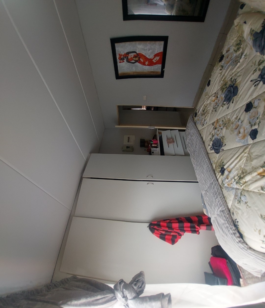 2 Bedroom Property for Sale in Chloorkop Gauteng