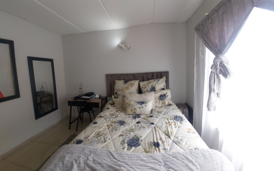 2 Bedroom Property for Sale in Chloorkop Gauteng
