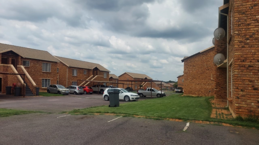 2 Bedroom Property for Sale in Chloorkop Gauteng