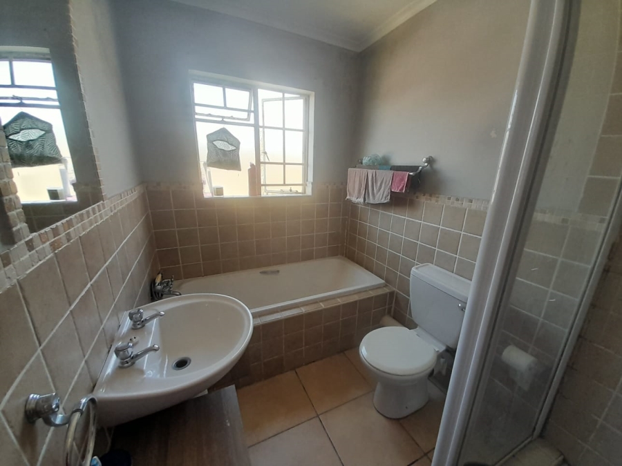 2 Bedroom Property for Sale in Meredale Gauteng
