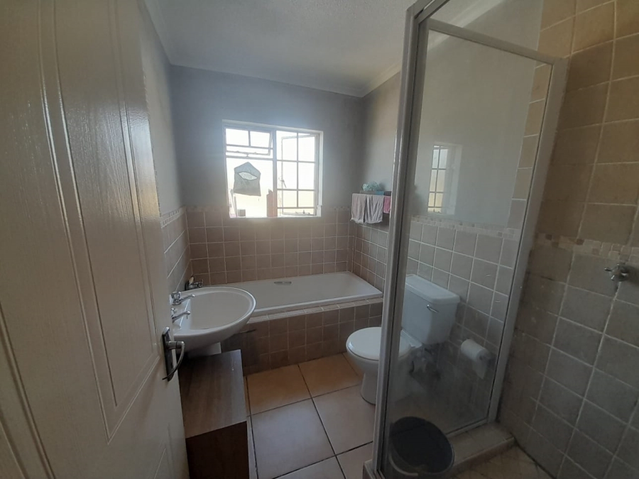 2 Bedroom Property for Sale in Meredale Gauteng