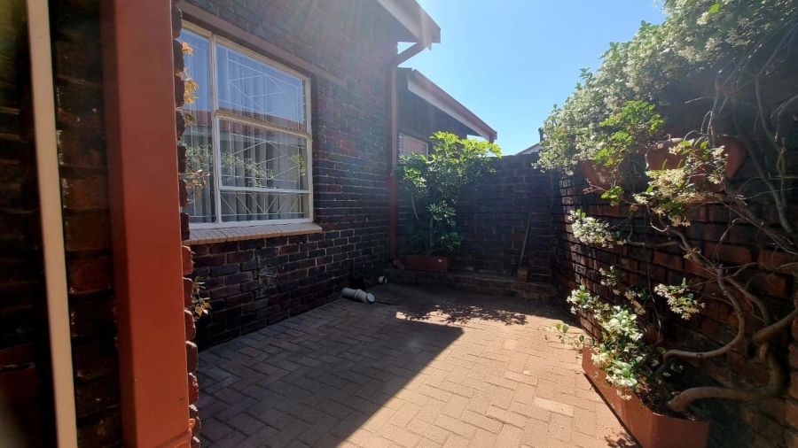 2 Bedroom Property for Sale in Three Rivers Gauteng