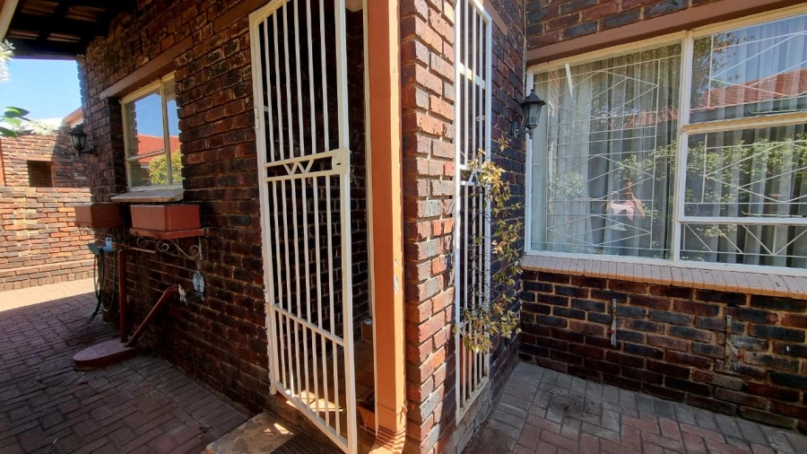 2 Bedroom Property for Sale in Three Rivers Gauteng