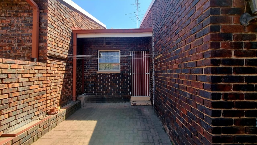 2 Bedroom Property for Sale in Three Rivers Gauteng