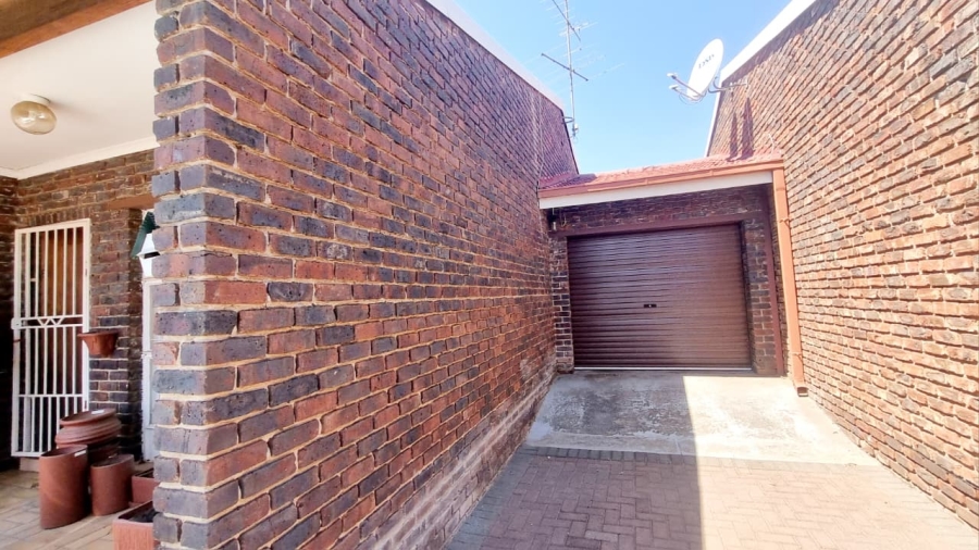 2 Bedroom Property for Sale in Three Rivers Gauteng