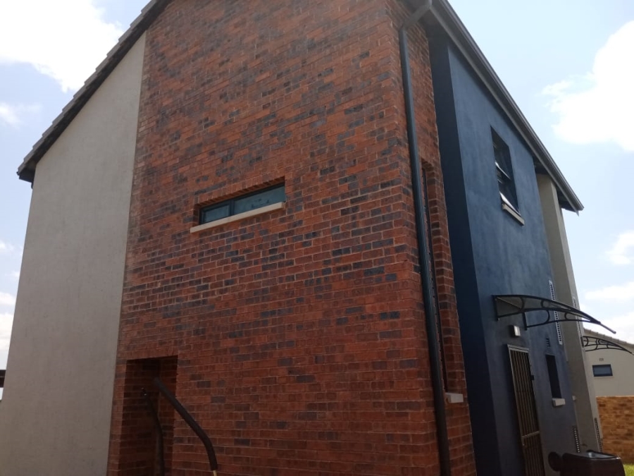 To Let 4 Bedroom Property for Rent in Lion Pride Gauteng