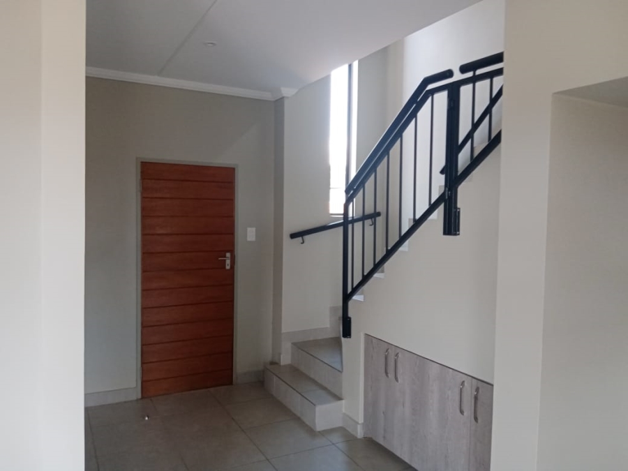 To Let 4 Bedroom Property for Rent in Lion Pride Gauteng