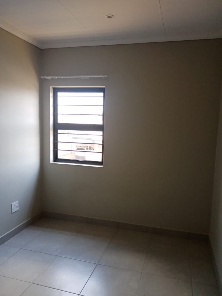 To Let 4 Bedroom Property for Rent in Lion Pride Gauteng