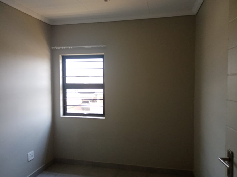 To Let 4 Bedroom Property for Rent in Lion Pride Gauteng