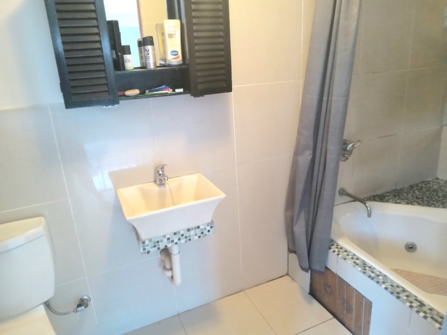 To Let 1 Bedroom Property for Rent in Melville Gauteng