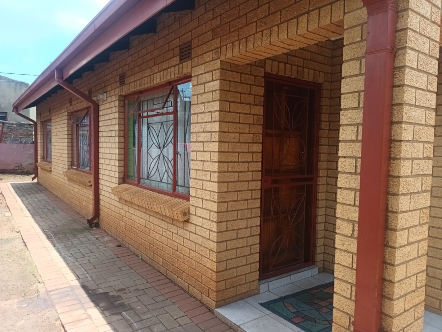 2 Bedroom Property for Sale in Moleleki Gauteng