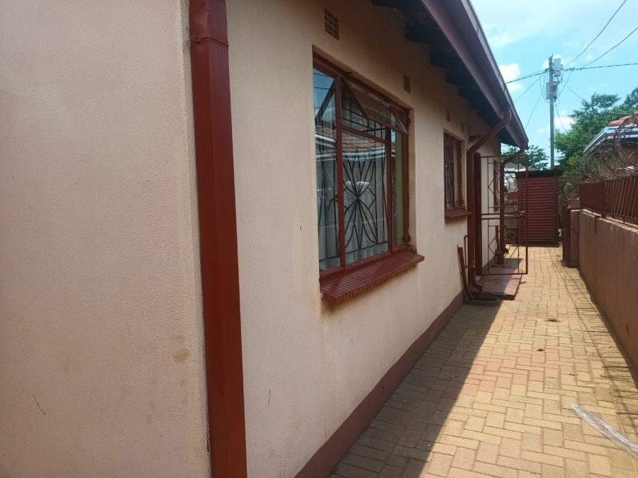 2 Bedroom Property for Sale in Moleleki Gauteng