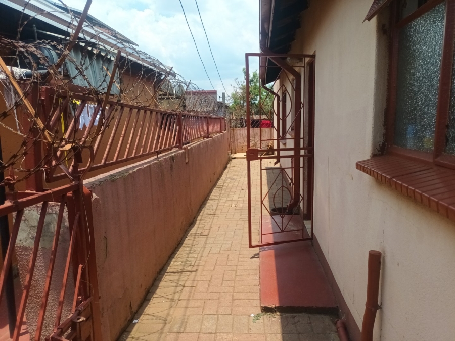 2 Bedroom Property for Sale in Moleleki Gauteng