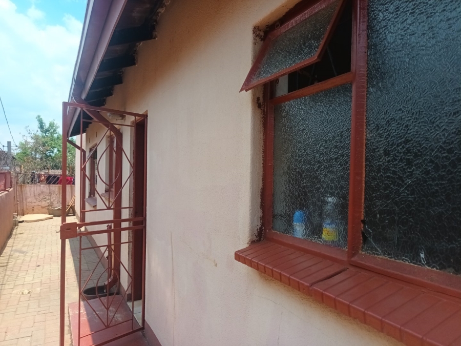 2 Bedroom Property for Sale in Moleleki Gauteng