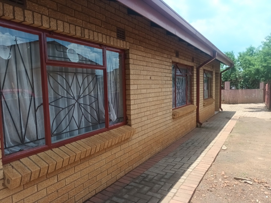 2 Bedroom Property for Sale in Moleleki Gauteng