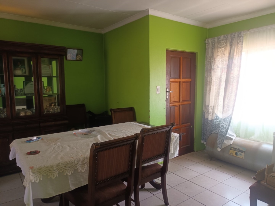 2 Bedroom Property for Sale in Moleleki Gauteng
