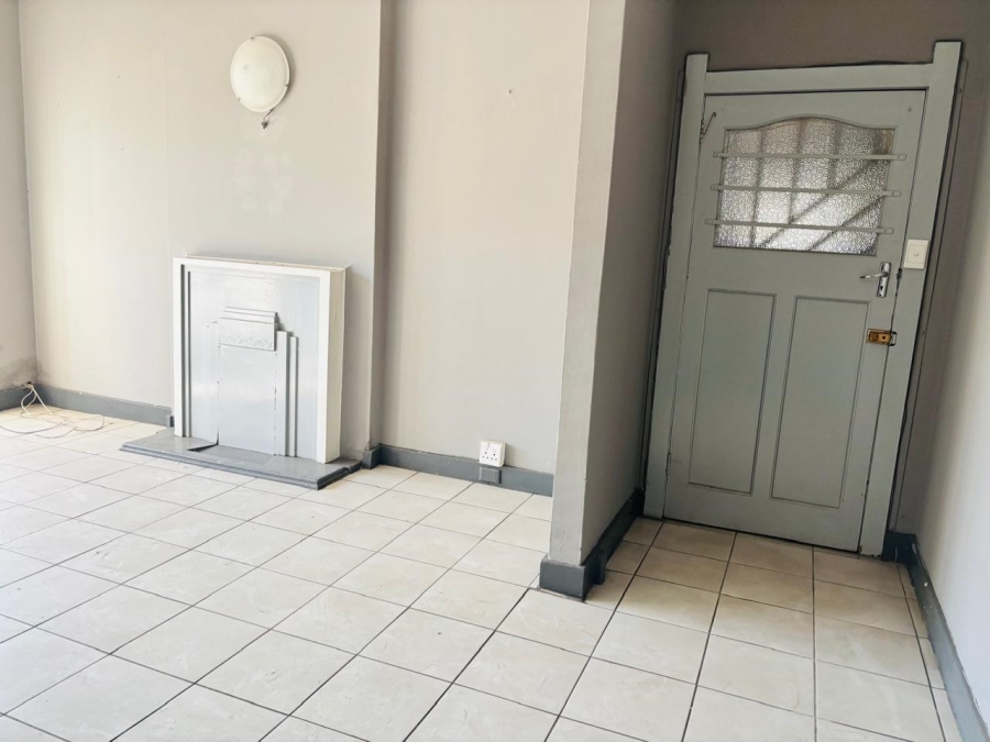 To Let 2 Bedroom Property for Rent in Rosettenville Gauteng