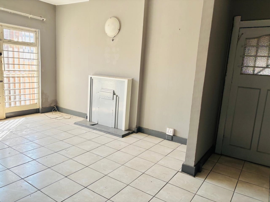 To Let 2 Bedroom Property for Rent in Rosettenville Gauteng