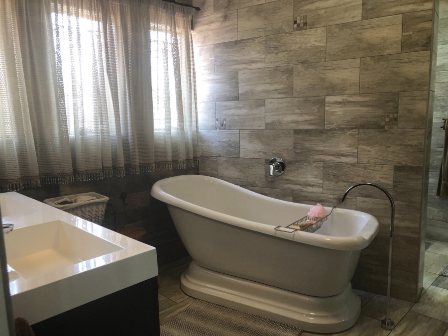 5 Bedroom Property for Sale in Vanderbijlpark SW 5 Gauteng