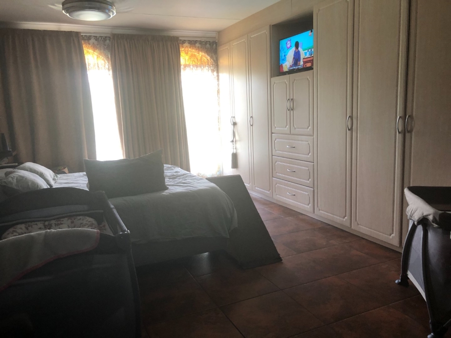 5 Bedroom Property for Sale in Vanderbijlpark SW 5 Gauteng
