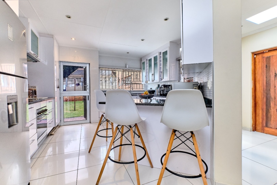 4 Bedroom Property for Sale in Little Falls Gauteng