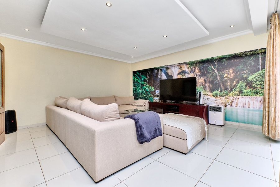 4 Bedroom Property for Sale in Little Falls Gauteng