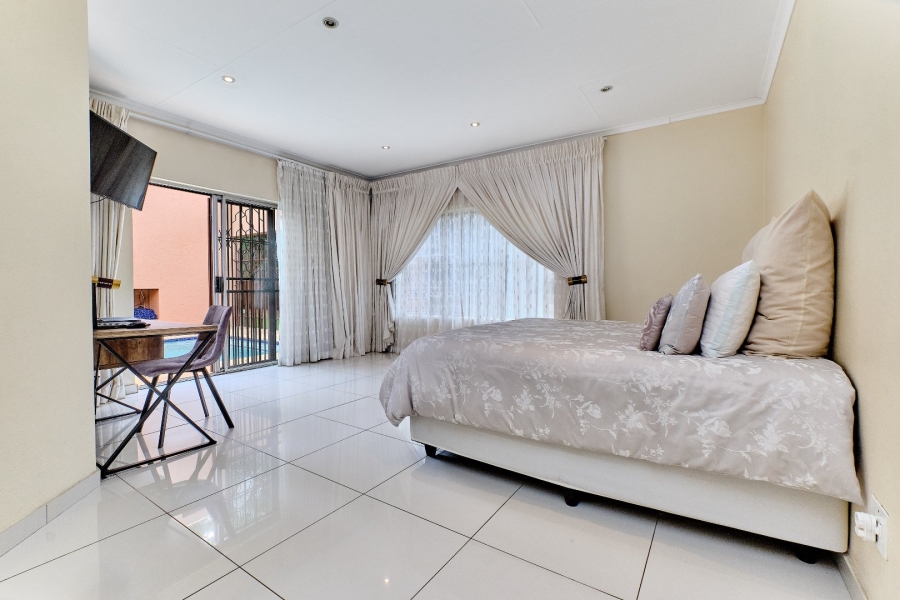 4 Bedroom Property for Sale in Little Falls Gauteng