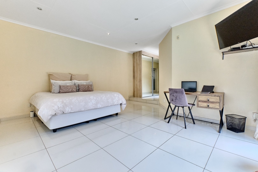 4 Bedroom Property for Sale in Little Falls Gauteng