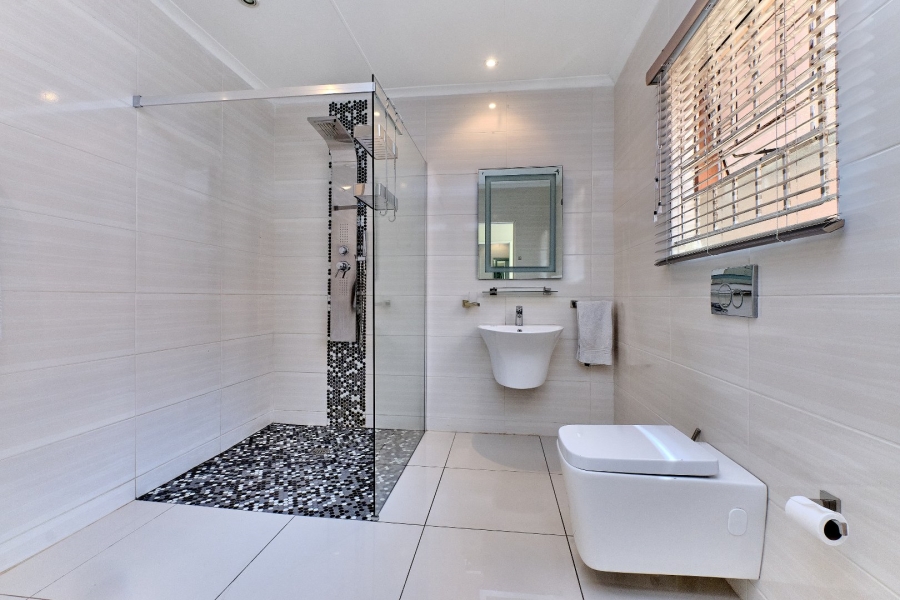 4 Bedroom Property for Sale in Little Falls Gauteng