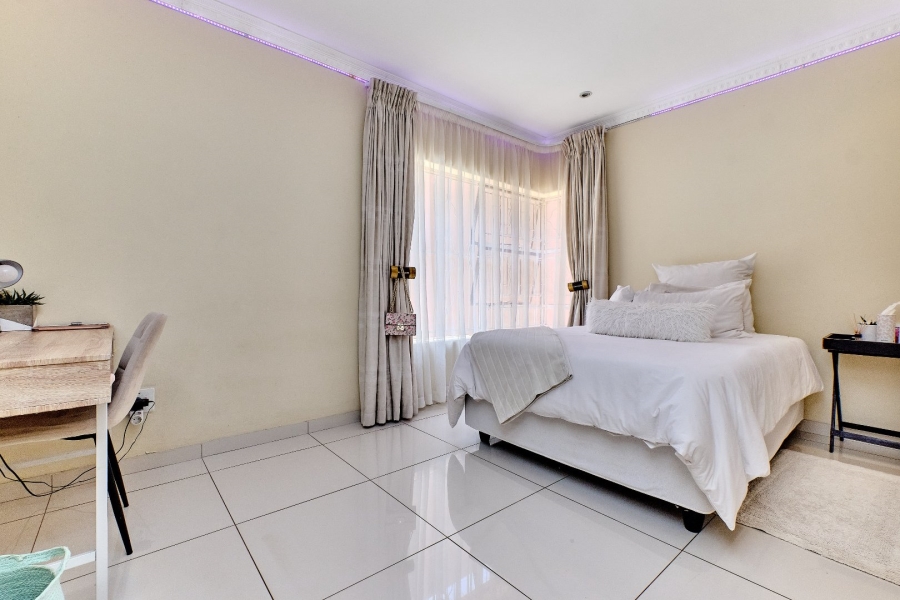 4 Bedroom Property for Sale in Little Falls Gauteng