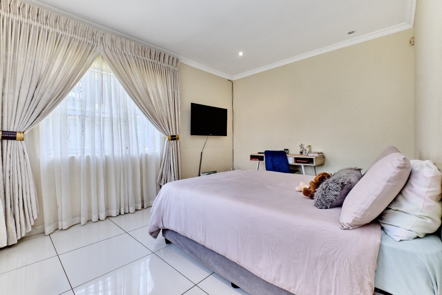 4 Bedroom Property for Sale in Little Falls Gauteng