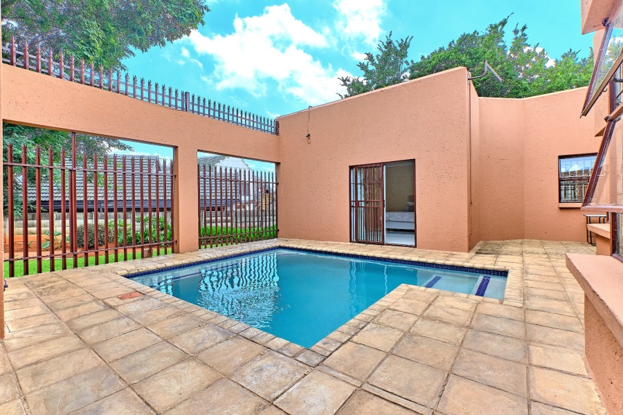 4 Bedroom Property for Sale in Little Falls Gauteng