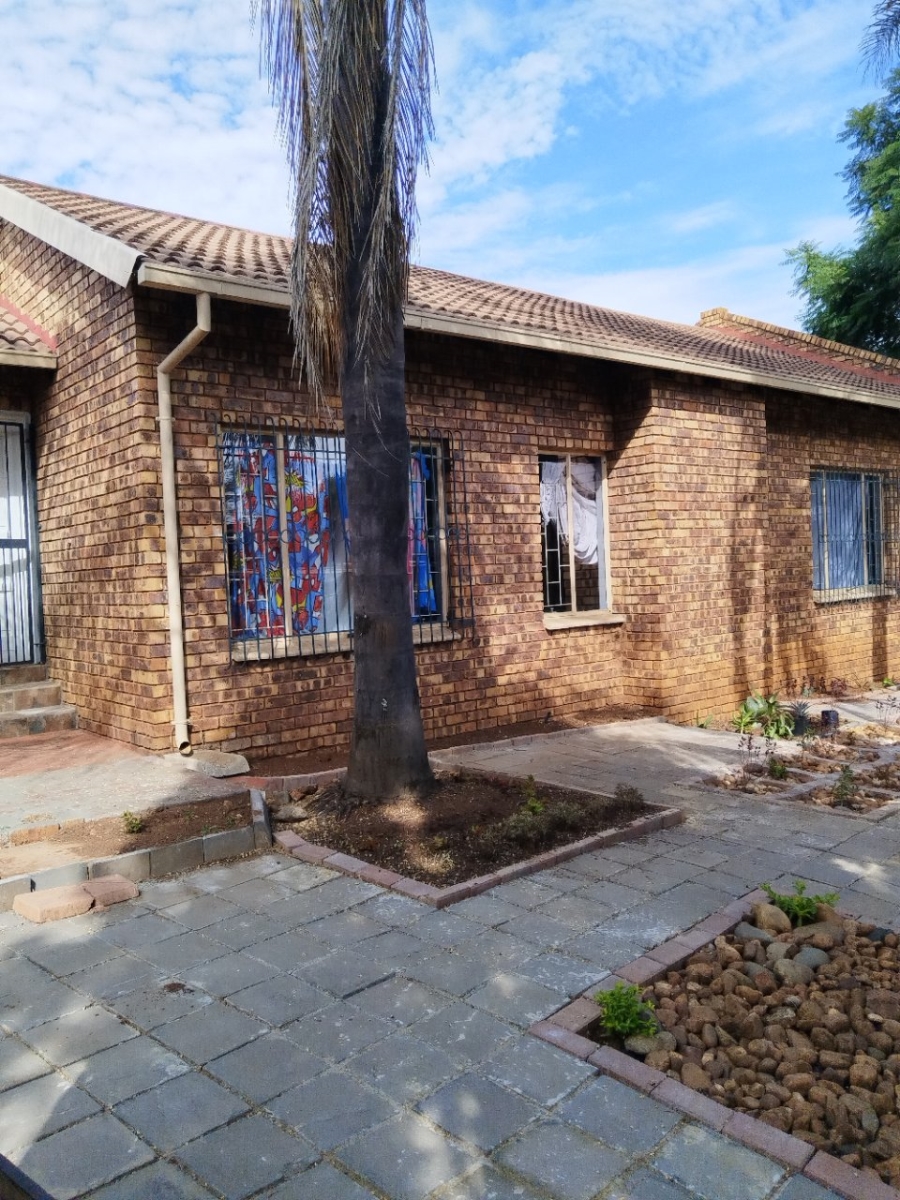 To Let 3 Bedroom Property for Rent in Garsfontein Gauteng