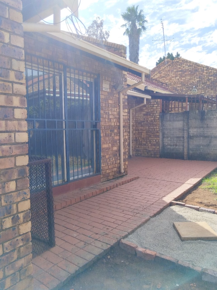 To Let 3 Bedroom Property for Rent in Garsfontein Gauteng