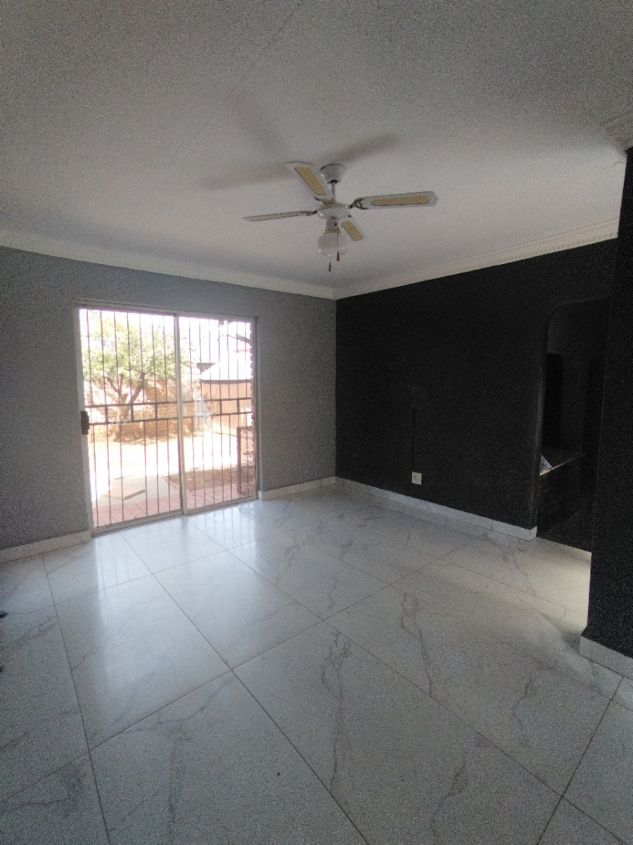 To Let 3 Bedroom Property for Rent in Garsfontein Gauteng