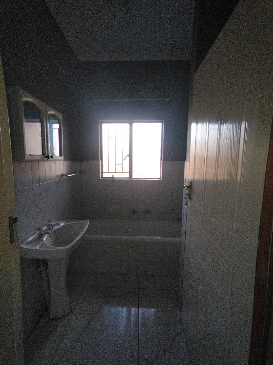 To Let 3 Bedroom Property for Rent in Garsfontein Gauteng
