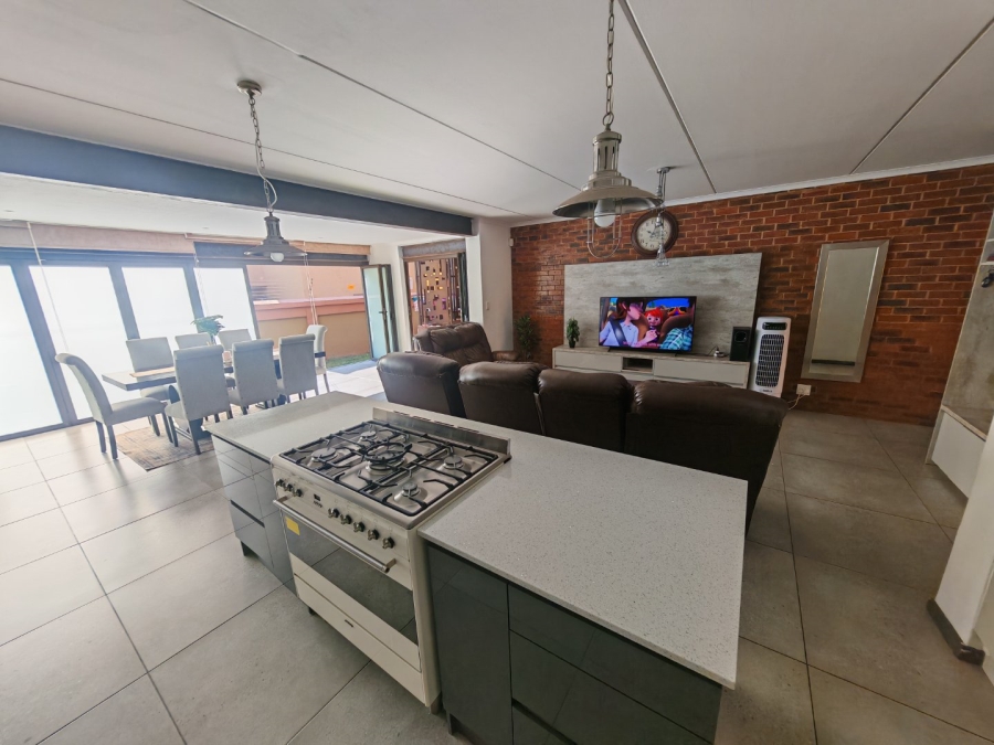 4 Bedroom Property for Sale in Heatherview Gauteng