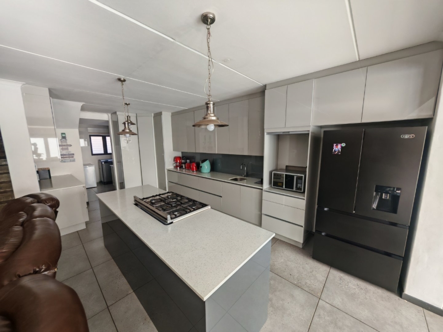 4 Bedroom Property for Sale in Heatherview Gauteng
