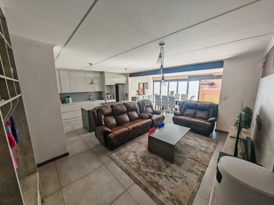 4 Bedroom Property for Sale in Heatherview Gauteng