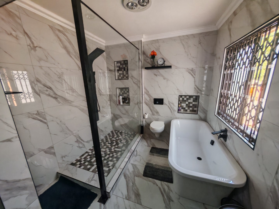 4 Bedroom Property for Sale in Heatherview Gauteng