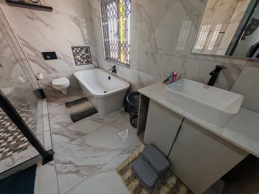4 Bedroom Property for Sale in Heatherview Gauteng
