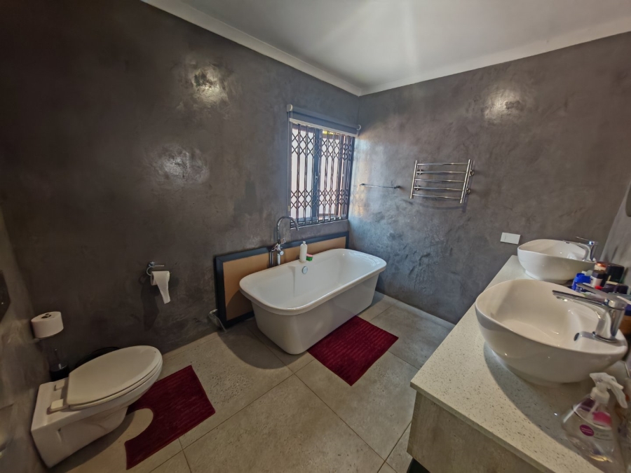 4 Bedroom Property for Sale in Heatherview Gauteng